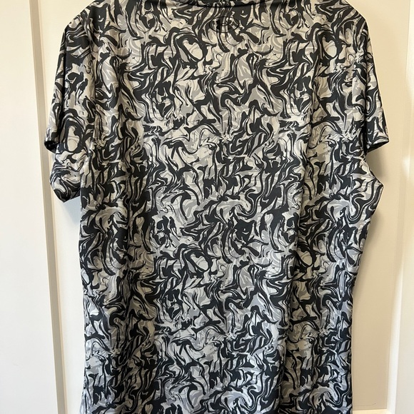 Size xl Under Armour shirt - Picture 2 of 5